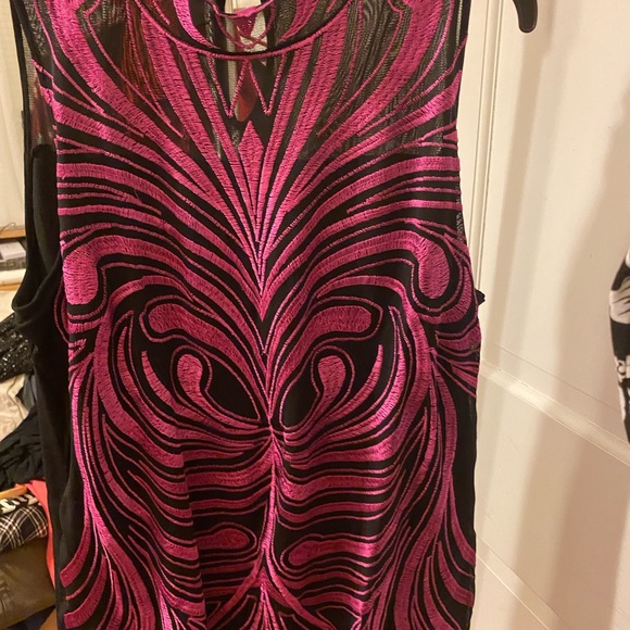 Stunning sleeveless top. Mock turtleneck. - Picture 7 of 8